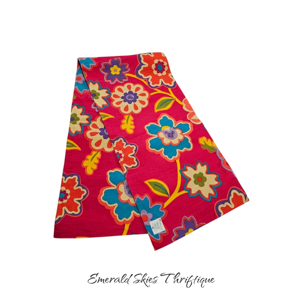 Park designs "patio party"‎ table runner, new.